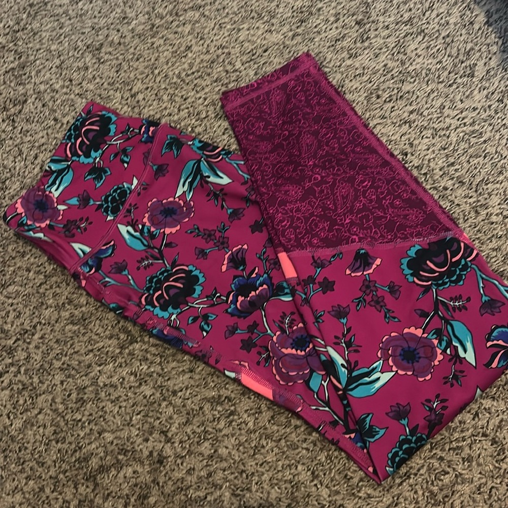 Dark floral leggings paisley accent